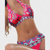 Astrid - Bikini med blomsterprint og geometriske detaljer